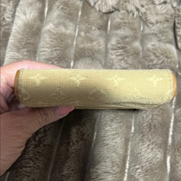 Louis Vuitton Cream Monogram Wallet - Picture 5 of 12